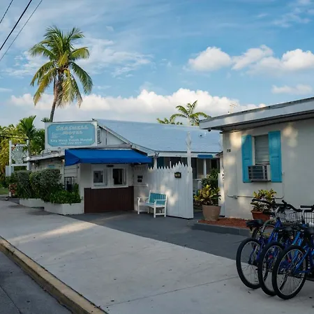 Seashell Motel And International Hostel